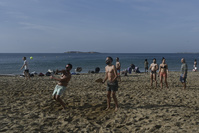 Grèce: vague de chaleur, les Grecs sur les plages et loin du confinement