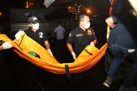 Crash d'un Boeing en Indonésie: des morceaux de corps retrouvés, les boîtes noires localisées