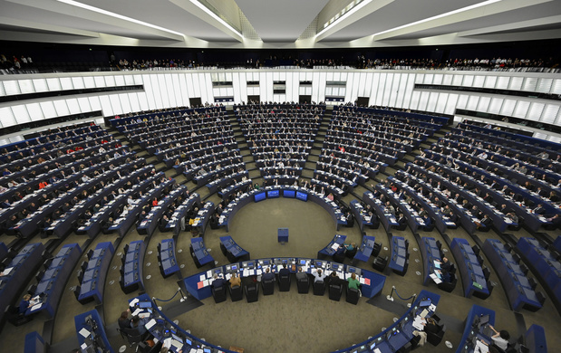 Le Parlement européen adopte des règles strictes pour mieux contrôler les entreprises technologiques