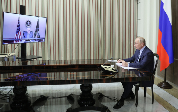 Biden et Poutine se font face pour tenter de désamorcer les tensions autour de l'Ukraine