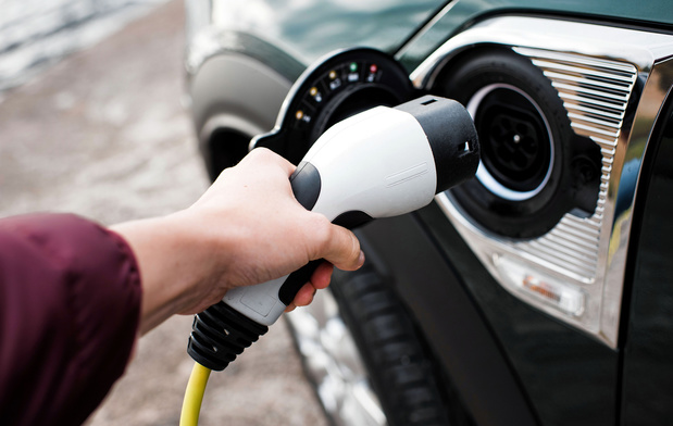 Les voitures hybrides rechargeables sont "une arnaque aux normes CO2 et aux consommateurs!"