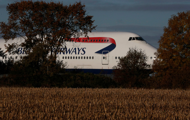 Dans le rouge, British Airways vend flûtes à champagne et objets du Boeing 747