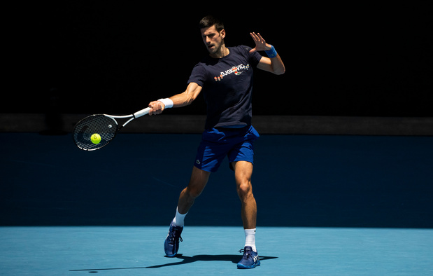 Novak Djokovic reconnaît des "erreurs" mais plaide la bonne foi