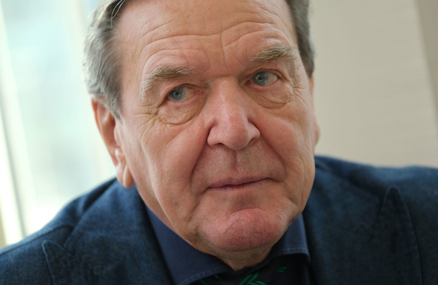 Schröder perd son statut de membre honoraire de la fédération allemande de foot