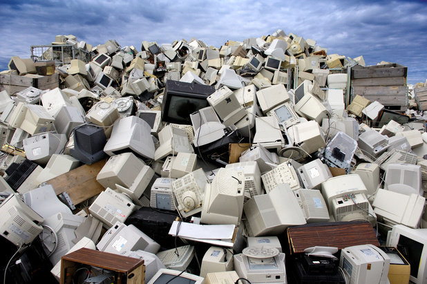 Elektronische afvalberg weegt dit jaar meer dan de Chinese Muur