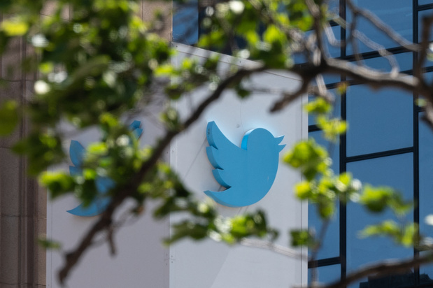 Twitter n'engage plus de personnel et va économiser sur ses coûts