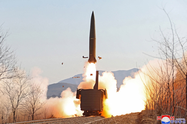 Noord-Korea vuurt twee raketten af vanuit trein