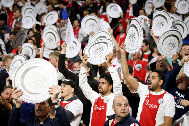 Ajax verslaat Heerenveen vlot en verovert 36e titel