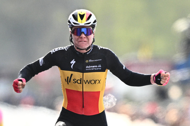 Lotte Kopecky wint Ronde van Vlaanderen voor vrouwen