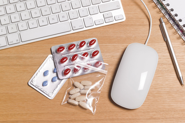'Jaarlijks overlijden tienduizenden mensen door geneesmiddelen die ze online kochten'