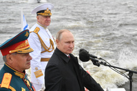 Vladimir Poutine vante la flotte russe, capable de détruire 