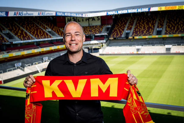 Danny Buijs voorgesteld bij KV Mechelen: 'Fijn gesprek gehad met Wouter Vrancken'