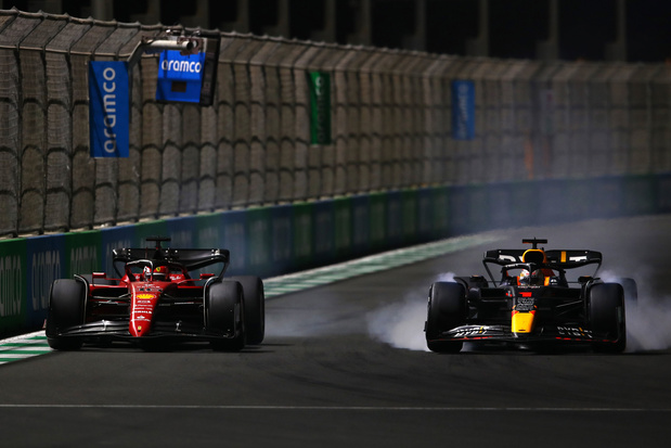 F1: Max Verstappen na beklijvend duel voorbij Charles Leclerc