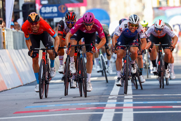Giro: Arnaud Démare sprint naar derde ritzege in etappe 13