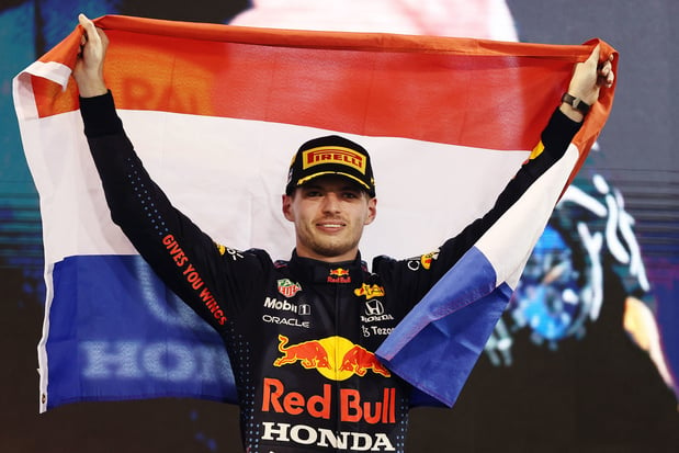 Wat een slot! Max Verstappen pakt wereldtitel F1 in allerlaatste ronde