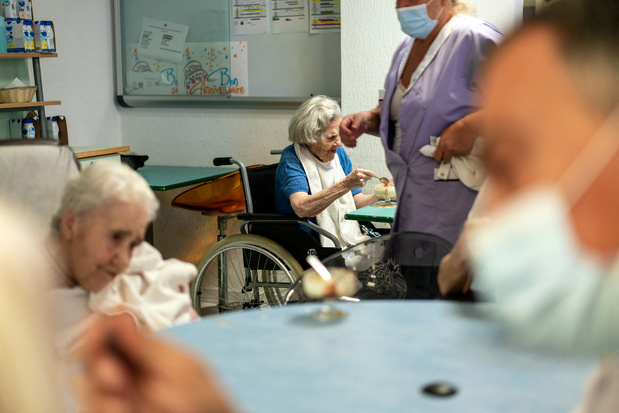Le manque de personnel infirmier "désastreux" pour les soins aux personnes âgées fragiles