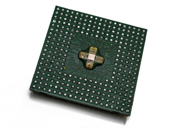 imec en KU Leuven combineren analoog en digitaal rekenwerk op één chip