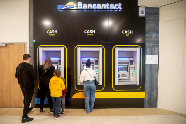 Moins de distributeurs de billets à l'avenir: où pourra-t-on trouver du cash?