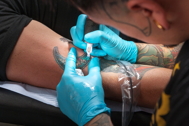 Vanaf 4 januari geen isopropanol meer in tattoo-inkt: 'Nog niets van de overheid gehoord'