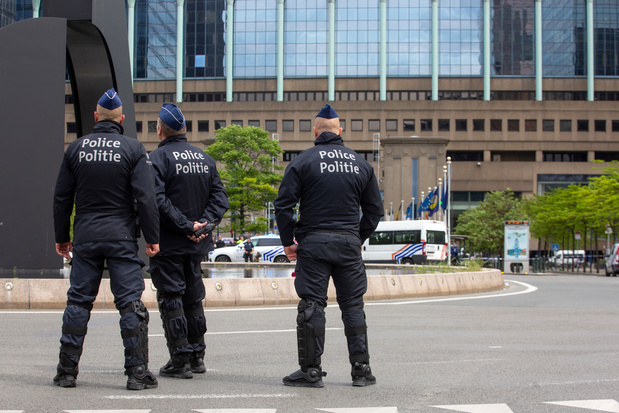 Promesse tenue: plus de 1600 policiers recrutés en 2021, "mais attention aux effets collatéraux"