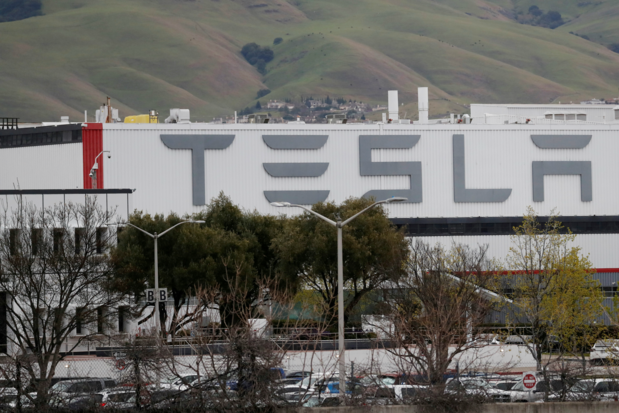 Tesla herstart fabriek in Californië ondanks verbod van autoriteiten