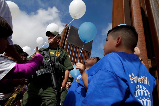 VS: honderdste gezin herenigd, jaren na scheiding aan Mexicaanse grens