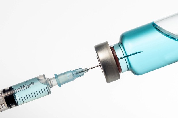 L'obligation vaccinale des soignants approuvée en commission