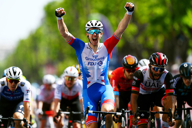 Giro: Arnaud Demare wint vijfde etappe na chaotische sprint