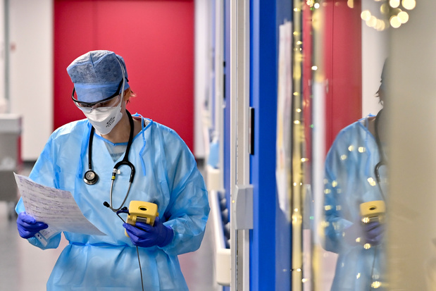Een noodkreet geschreven naast een ziekenhuisbed: 'Beseffen niet-gevaccineerde mensen wel wat ze aanrichten?'