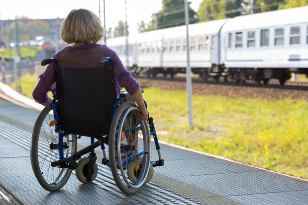 Les voyageurs SNCB à mobilité réduite peuvent demander une assistance en ligne