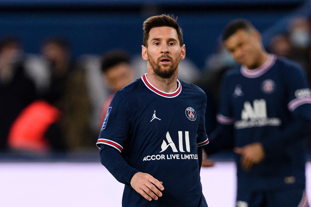 Messi krijgt van paus Franciscus gesigneerd shirt van Athletica Vaticana
