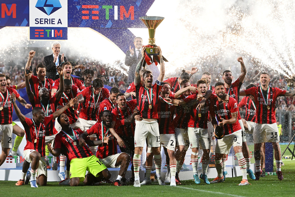 Terug uit de hel: AC Milan kampioen na 11 magere jaren
