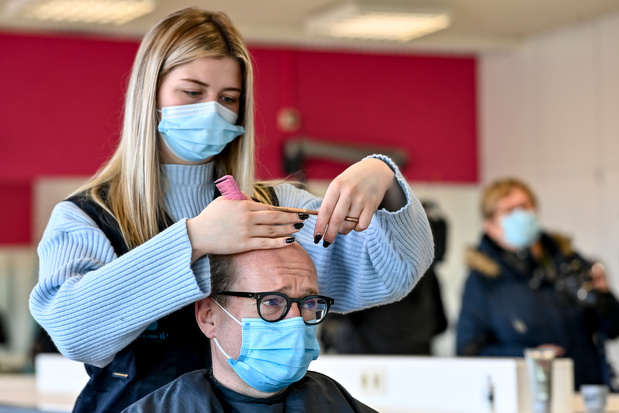 Une circulation élevée du virus chez les coiffeurs et dans l'enseignement?