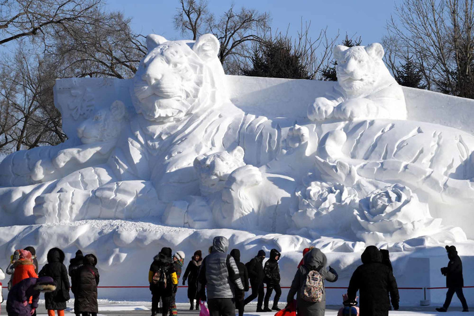 Harbin: le plus grand parc d'attractions fait de glace (en images)