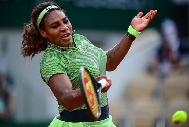 Serena Williams se qualifie dans la difficulté pour le troisième tour