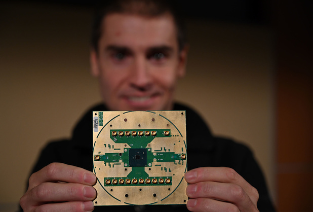 Intel présente une puce destinée à simplifier l'informatique quantique