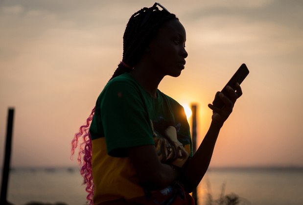 Jonge Afrikanen willen online wereld veroveren, maar stuiten op peperdure data