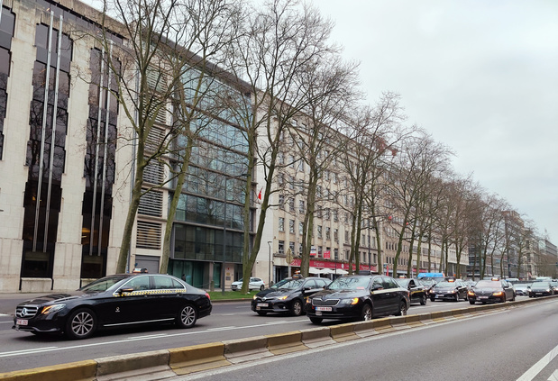 Les taxis bruxellois réclament des contrôles chez les chauffeurs Uber