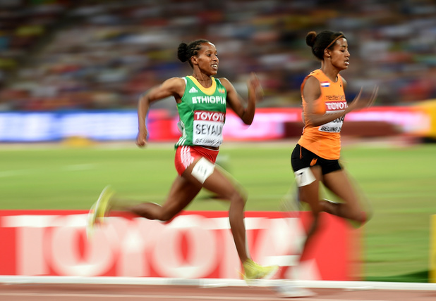 Ethiopische atlete Dawit Seyaum scherpt wereldrecord 5 kilometer aan