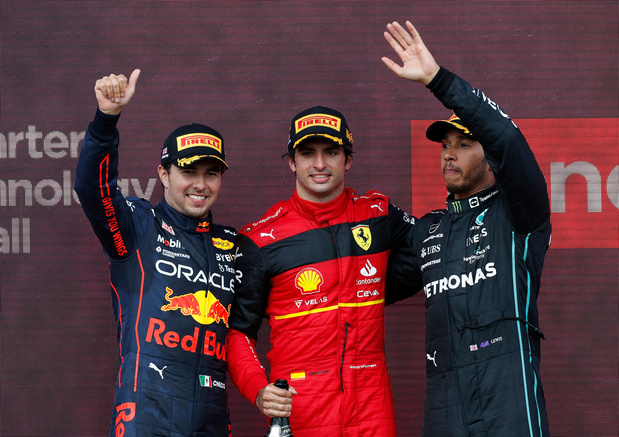 Formule 1: Carlos Sainz boekt eerste zege na bewogen race