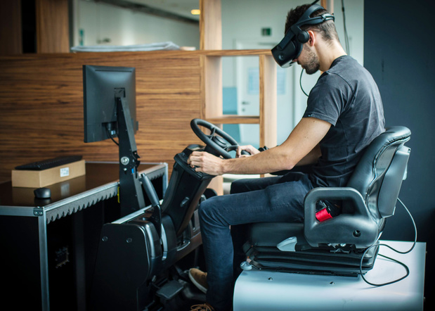 Duizenden heftruckchauffeurs gezocht: Adecco start mobiele VR-opleiding