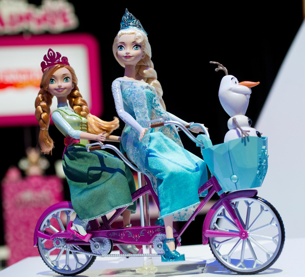 Mattel va à nouveau pouvoir vendre des poupées Elsa après un accord avec Disney