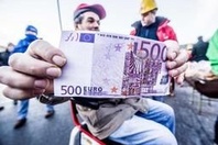 Le nombre de billets contrefaits découverts en Belgique en baisse