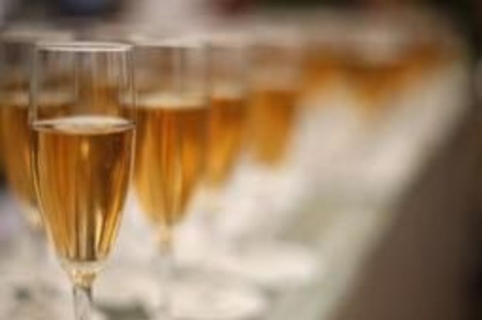 Après avoir limité la casse, le champagne espère le retour des touristes internationaux