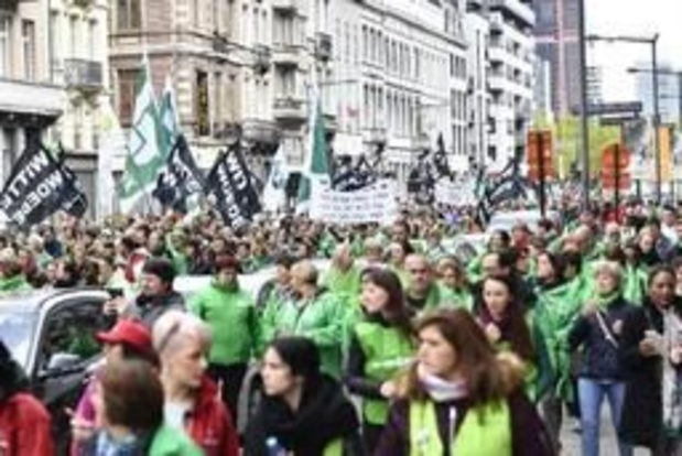 Betoging non-profit gestart aan Noordstation in Brussel