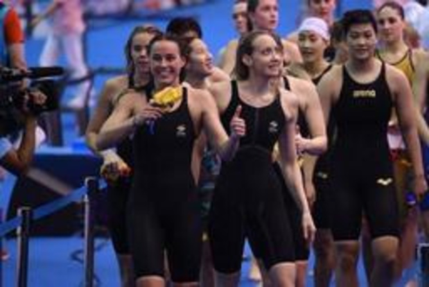 Australische vrouwen veroveren met wereldrecord goud op 4x200m vrije slag