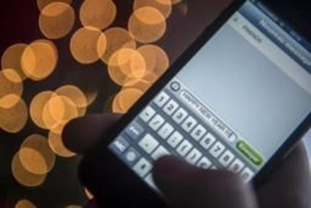 NFT: le premier SMS de l'histoire vendu 107.000 euros aux enchères