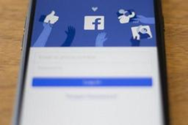 Facebook adapte un message critique à la demande de Singapour