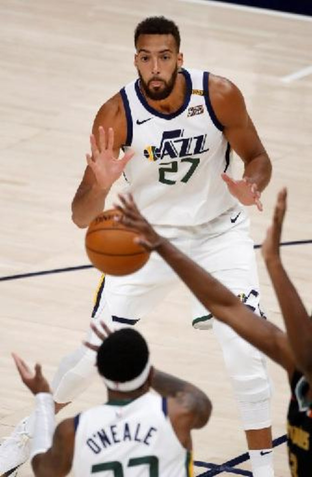 NBA - Utah bibbert tegen Charlotte, Golden State heeft geen moeite met Sacramento