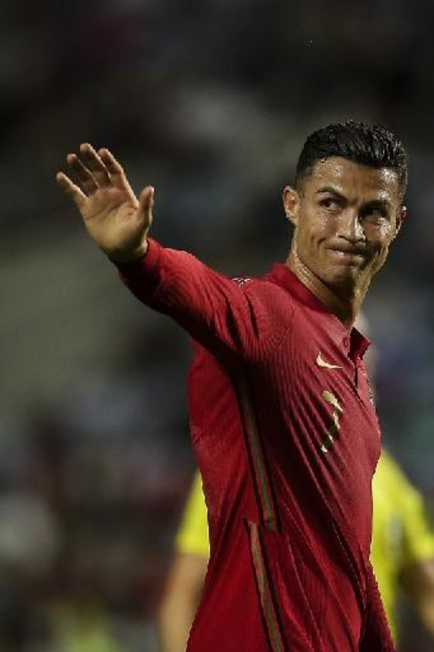 Kwal. WK 2022 - Ronaldo verbetert mondiale record van meeste interlandgoals en schenkt Portugal zege